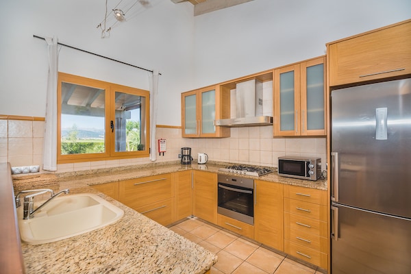 Foto van Vreedzame landvilla in Sa Pobla - Vakantiehuis in Sa Pobla - Kitchen