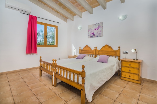 Foto van Vreedzame landvilla in Sa Pobla - Vakantiehuis in Sa Pobla - BedRoom