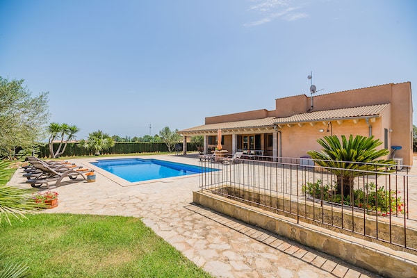 Foto van Vreedzame landvilla in Sa Pobla - Vakantiehuis in Sa Pobla - ExteriorSummer