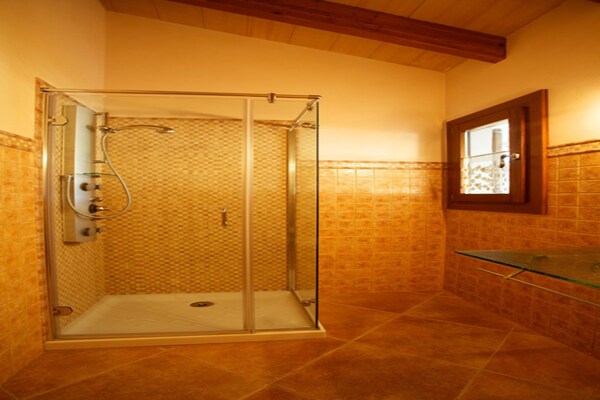 Foto van Landhuis Mallorca bij Alcúdia Baai - Vakantiehuis in Santa Margalida - BathRoom