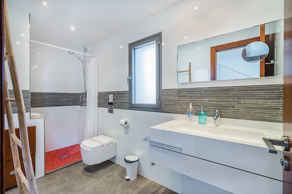 Foto van Playa de Muro Chalet met zwembad voor 6 personen - Vakantiehuis in Platja de Muro - BathRoom