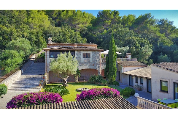 Foto van Villa met Mallorcaanse berguitzicht voor 8 - Vakantiehuis in Pollensa / Pollença - ExteriorSummer