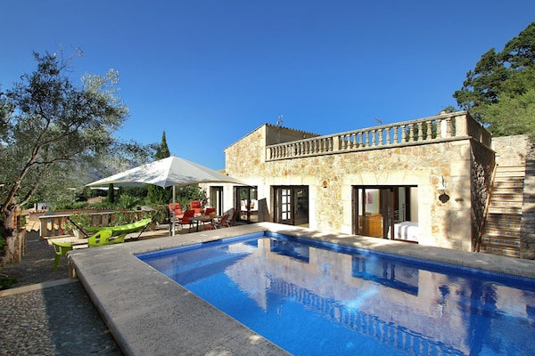 Foto van Villa met Mallorcaanse berguitzicht voor 8 - Vakantiehuis in Pollensa / Pollença - PoolOfHouse