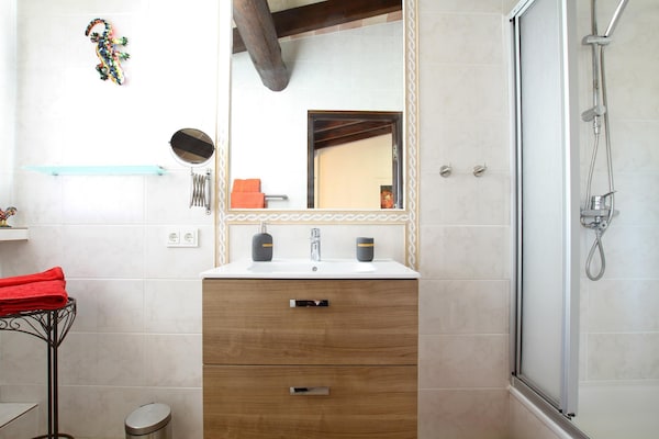 Foto van Villa met Mallorcaanse berguitzicht voor 8 - Vakantiehuis in Pollensa / Pollença - BathRoom