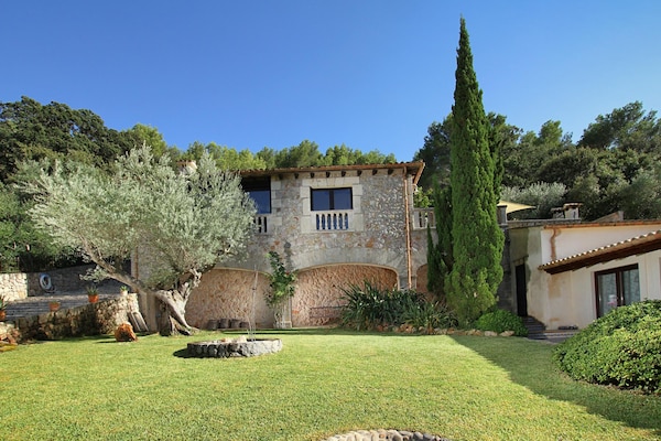 Foto van Villa met Mallorcaanse berguitzicht voor 8 - Vakantiehuis in Pollensa / Pollença - GardenSummer