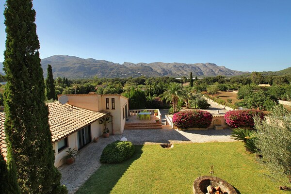 Foto van Villa met Mallorcaanse berguitzicht voor 8 - Vakantiehuis in Pollensa / Pollença - AreaSummer1KM