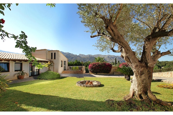 Foto van Villa met Mallorcaanse berguitzicht voor 8 - Vakantiehuis in Pollensa / Pollença - GardenSummer