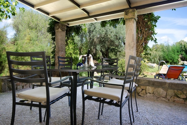 Foto van Traditionele villa met zwembad in Pollensa - Vakantiehuis in Pollensa / Pollença - TerraceBalcony