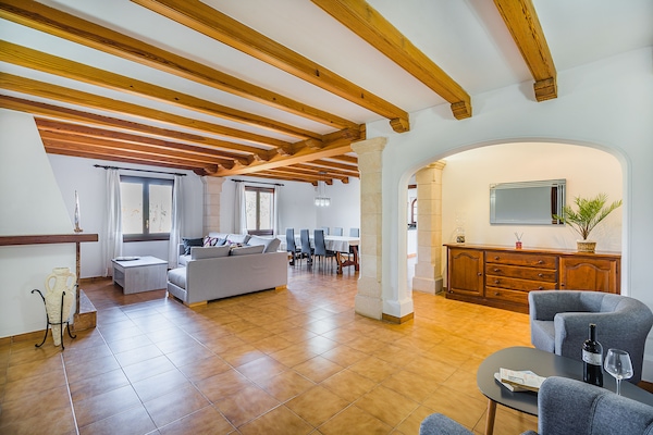 Foto van Vredige Landvilla met zwembad - Vakantiehuis in Pollensa / Pollença - LivingRoom