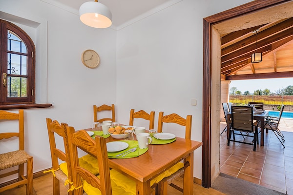 Foto van Vredige Landvilla met zwembad - Vakantiehuis in Pollensa / Pollença - DiningRoom