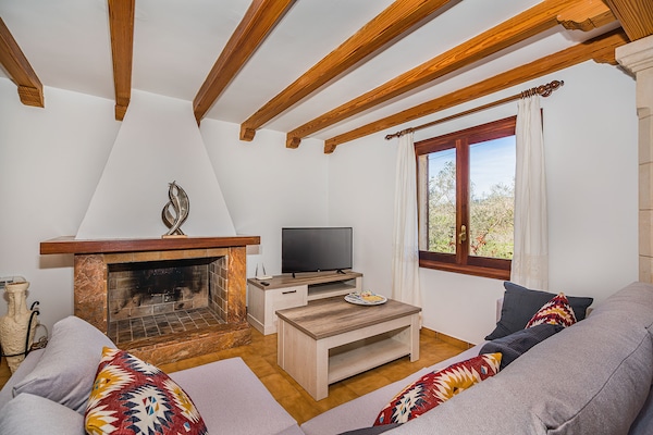 Foto van Vredige Landvilla met zwembad - Vakantiehuis in Pollensa / Pollença - LivingRoom