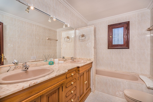 Foto van Vredige Landvilla met zwembad - Vakantiehuis in Pollensa / Pollença - BathRoom