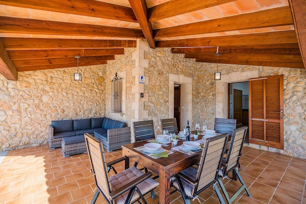 Foto van Vredige Landvilla met zwembad - Vakantiehuis in Pollensa / Pollença - TerraceBalcony