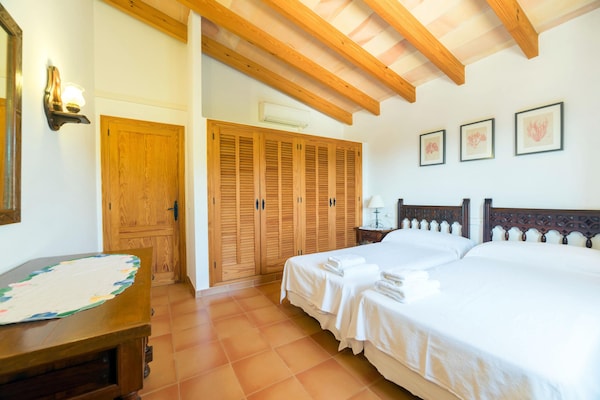 Foto van Schilderachtige Landhaven met zwembad - Vakantiehuis in Pollensa / Pollença - BedRoom