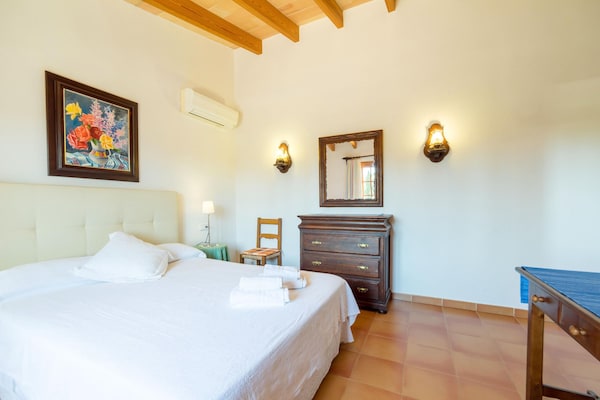 Foto van Schilderachtige Landhaven met zwembad - Vakantiehuis in Pollensa / Pollença - BedRoom