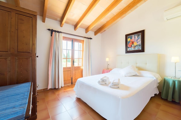 Foto van Schilderachtige Landhaven met zwembad - Vakantiehuis in Pollensa / Pollença - BedRoom