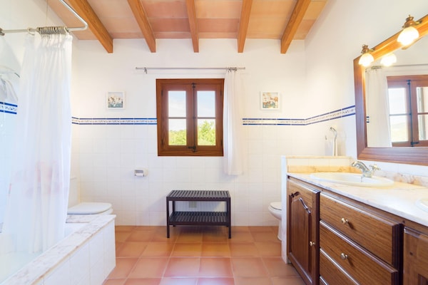 Foto van Schilderachtige Landhaven met zwembad - Vakantiehuis in Pollensa / Pollença - BathRoom