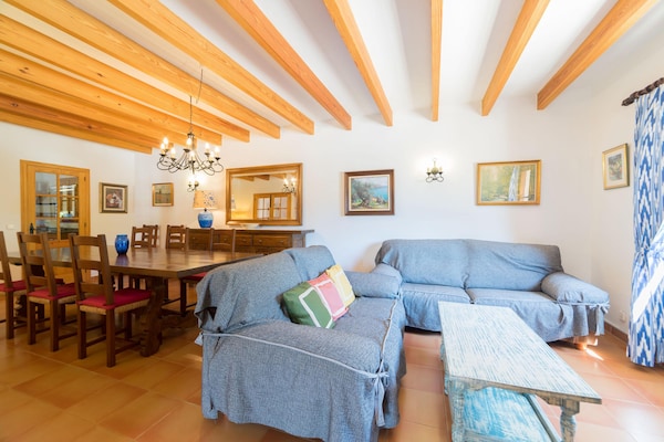 Foto van Schilderachtige Landhaven met zwembad - Vakantiehuis in Pollensa / Pollença - LivingRoom