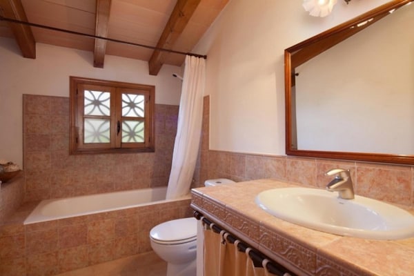 Foto van Pittoresk landhuis voor 6 personen - Vakantiehuis in Pollensa / Pollença - BathRoom