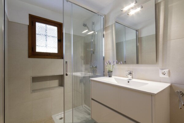 Foto van Pittoresk landhuis voor 6 personen - Vakantiehuis in Pollensa / Pollença - BathRoom