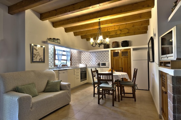 Foto van Pittoresk landhuis voor 6 personen - Vakantiehuis in Pollensa / Pollença - LivingRoom