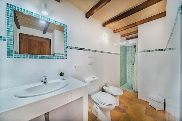 Foto van Rustiek Landhuis voor 4 - Vakantiehuis in Pollensa / Pollença - BathRoom