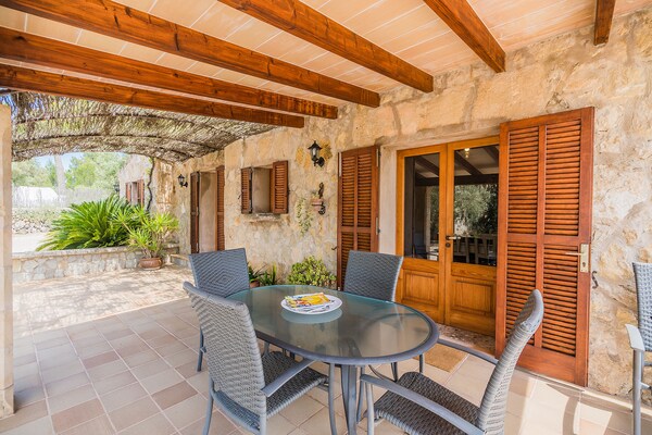 Foto van Rustiek Landhuis voor 4 - Vakantiehuis in Pollensa / Pollença - TerraceBalcony