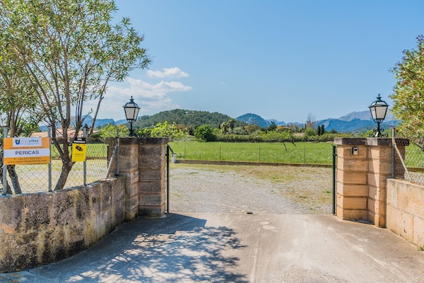 Foto van Vredige landelijke toevluchtsoord met zwembad - Vakantiehuis in Pollensa / Pollença - HallReception