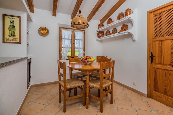 Foto van Vredige landelijke toevluchtsoord met zwembad - Vakantiehuis in Pollensa / Pollença - DiningRoom
