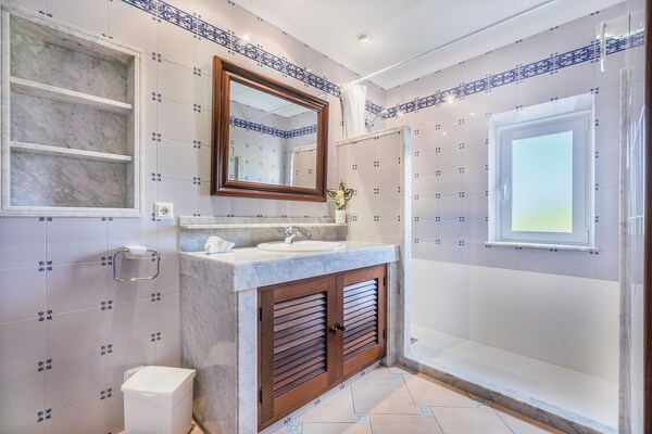 Foto van Vredige landelijke toevluchtsoord met zwembad - Vakantiehuis in Pollensa / Pollença - BathRoom