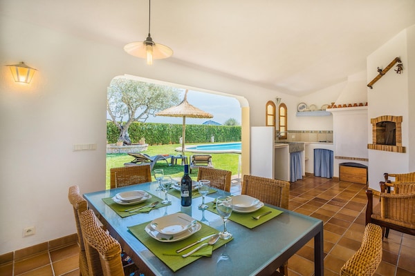 Foto van Vredige landelijke toevluchtsoord met zwembad - Vakantiehuis in Pollensa / Pollença - DiningRoom