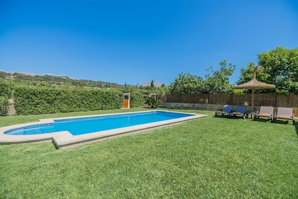 Foto van Villa in Pollensa met uitzicht op de bergen - Vakantiehuis in Pollensa / Pollença - PoolOfHouse