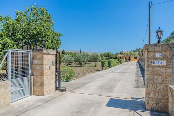 Foto van Villa in Pollensa met uitzicht op de bergen - Vakantiehuis in Pollensa / Pollença - HallReception