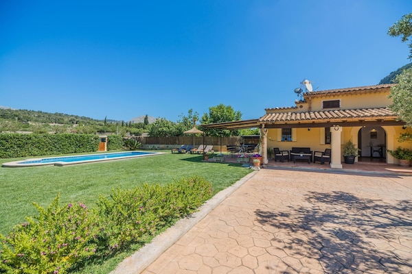 Foto van Villa in Pollensa met uitzicht op de bergen - Vakantiehuis in Pollensa / Pollença - GardenSummer