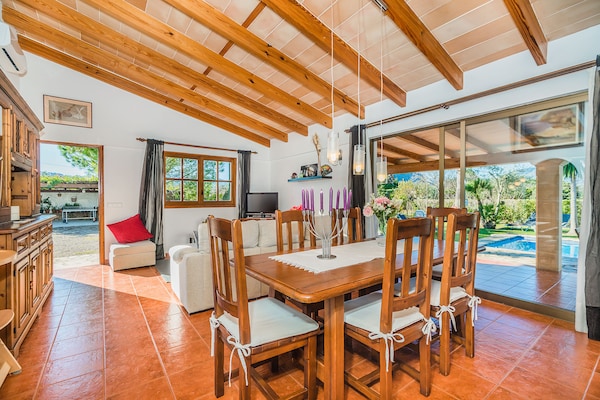 Foto van Vakantieverblijf in de bergen met privézwembad - Vakantiehuis in Pollensa / Pollença - DiningRoom