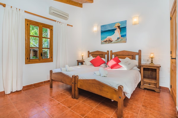 Foto van Vakantieverblijf in de bergen met privézwembad - Vakantiehuis in Pollensa / Pollença - BedRoom