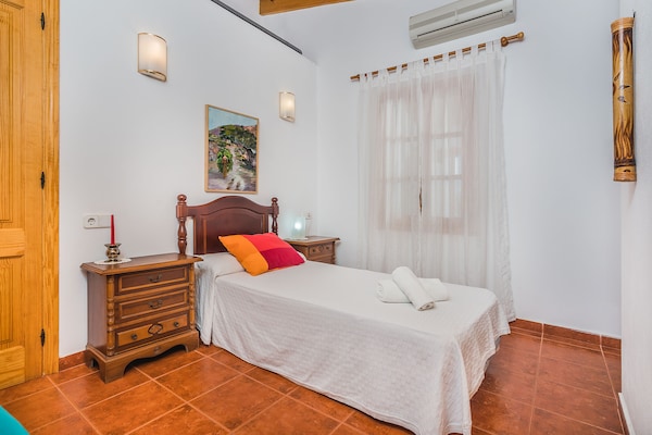 Foto van Vakantieverblijf in de bergen met privézwembad - Vakantiehuis in Pollensa / Pollença - BedRoom