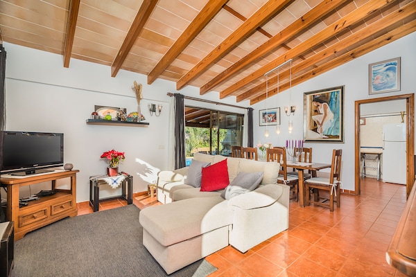 Foto van Vakantieverblijf in de bergen met privézwembad - Vakantiehuis in Pollensa / Pollença - LivingRoom