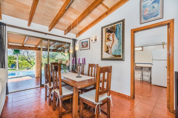 Foto van Vakantieverblijf in de bergen met privézwembad - Vakantiehuis in Pollensa / Pollença - DiningRoom