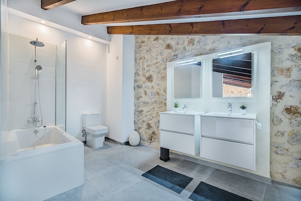 Foto van Rijtjeshuis in de oude binnenstad met zwembad - Vakantiehuis in Pollensa / Pollença - BathRoom