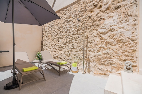Foto van Rijtjeshuis in de oude binnenstad met zwembad - Vakantiehuis in Pollensa / Pollença - TerraceBalcony