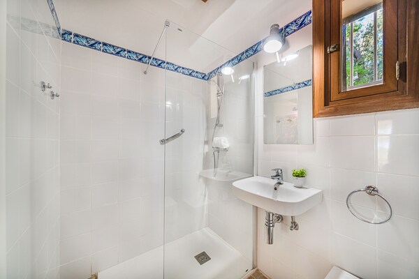 Foto van Villa vlakbij de oude binnenstad van Pollensa - Vakantiehuis in Pollensa / Pollença - BathRoom