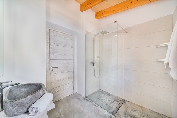 Foto van Villa met 2 slaapkamers en zwembad, Pollença - Vakantiehuis in Pollensa / Pollença - BathRoom