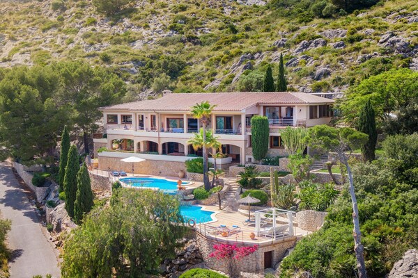Foto van Villa met 5 slaapkamers en twee zwembaden - Vakantiehuis in Pollensa / Pollença - ExteriorSummer