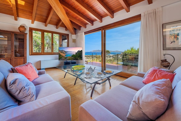 Foto van Villa met 5 slaapkamers en twee zwembaden - Vakantiehuis in Pollensa / Pollença - LivingRoom