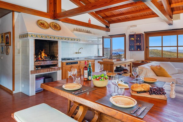 Foto van Villa met 5 slaapkamers en twee zwembaden - Vakantiehuis in Pollensa / Pollença - DiningRoom