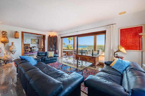 Foto van Villa met 5 slaapkamers en twee zwembaden - Vakantiehuis in Pollensa / Pollença - LivingRoom