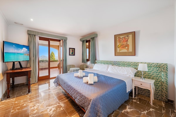 Foto van Villa met 5 slaapkamers en twee zwembaden - Vakantiehuis in Pollensa / Pollença - BedRoom
