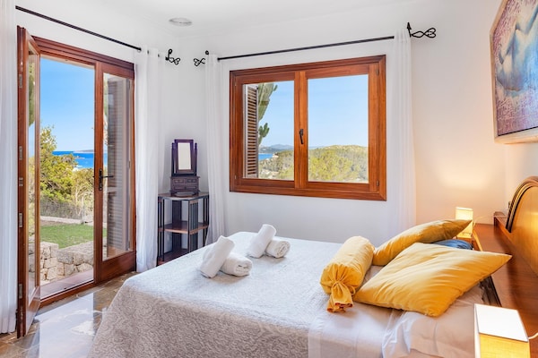 Foto van Villa met 5 slaapkamers en twee zwembaden - Vakantiehuis in Pollensa / Pollença - BedRoom