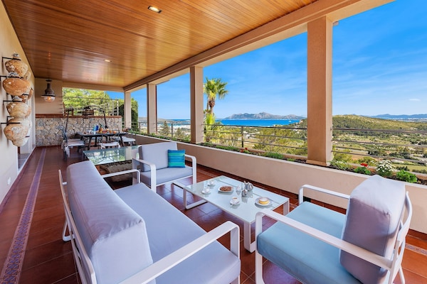 Foto van Villa met 5 slaapkamers en twee zwembaden - Vakantiehuis in Pollensa / Pollença - TerraceBalcony